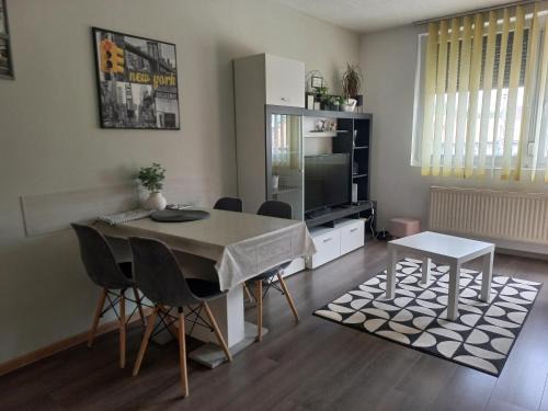 Pecs Apartment | Cozy Berik Apartman: Pet and Child Friendly Retreat