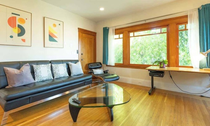 Fairview Park House | Unforgettable 2-Bedroom Stay in Prime Berkeley Location