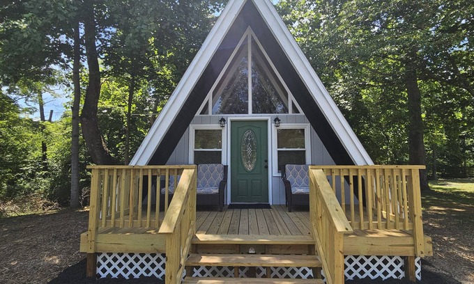 Berkeley Springs Cabin | Berkeley Springs Jungle Lodge