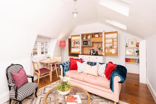 Bristol Apartment | Berkley Suites, Suite 5