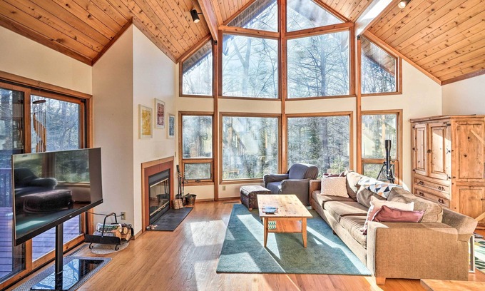 Otis Cabin | Cozy Berkshires Cabin Near Appalachian Trail - 9.8 Rating!