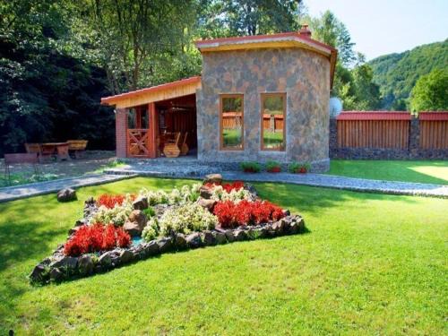 Transcarpathia House | Discover Berloga: 4-Star Pet-Friendly Oceanfront Retreat
