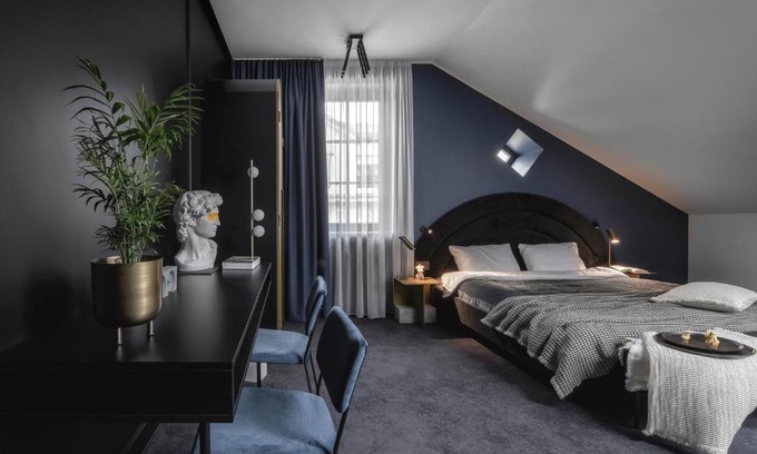 Old Town Hotel | Guest Favorite Berman House: Family-Friendly & Hot Tub Access