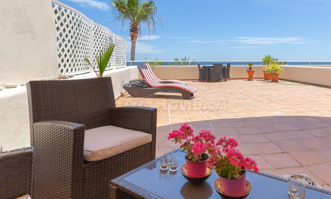 Buenas Noches Apartment | Enjoy Ocean Views at Bermuda Beach 52 Apartment