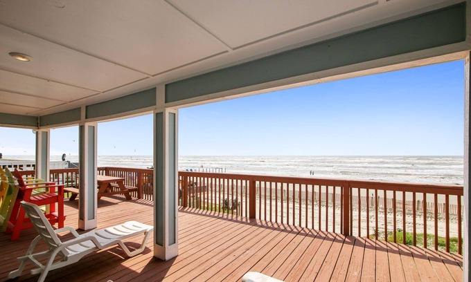 Bermuda Beach House | Beachfront Bliss: Steps from Surf with Ocean Views