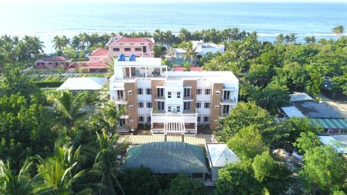 Basco Hotel | Bernardo's Lantia Hotel: Exceptional Stay with Pool & Spa