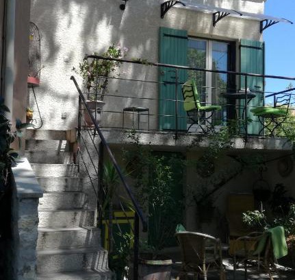 Montfavet Bed & Breakfast | Experience Comfort at Berne & Michel - Rated 9.4/10
