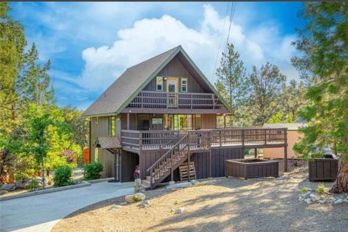 Pine Mountain Club House | Family-Friendly Bernina Dr. Retreat for Unforgettable Stays
