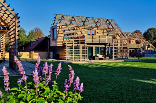 Kuhlen-Wendorf Apartment | Bernsteinland: Pet-Friendly Oceanfront Retreat with Spa