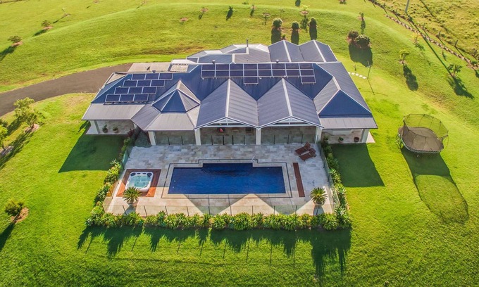 Berry House | Berry Holiday Accommodation - Cullengetty Estate - on 5 acres - close to beach