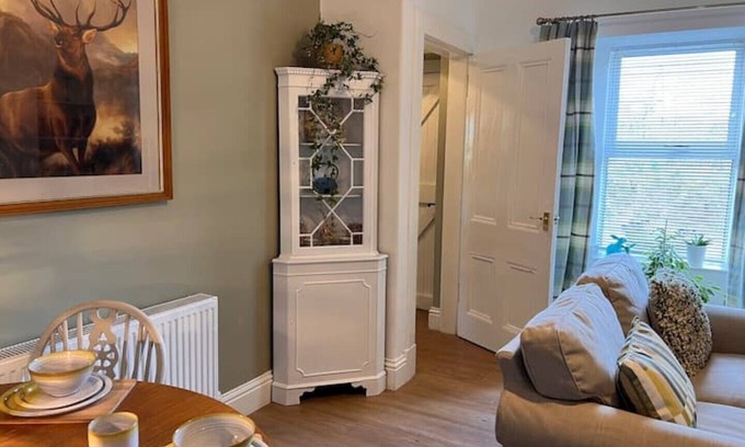 Murthly Cottage | Berry View - Idyllic Cottage with Breakfast on Berry Farm