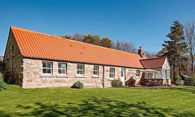 Ancroft Cottage | Berryburn Cottage: Dog-Friendly Retreat Near Berwick upon Tweed