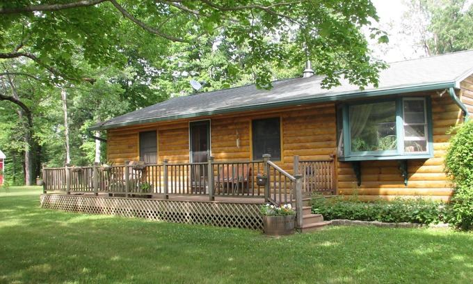 Washington House | Experience Berkshire Fall Foliage in a Pet-Friendly Retreat