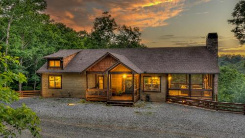 Blue Ridge House | Guest Rated 10/10: Bert's Hideaway with Hot Tub Access