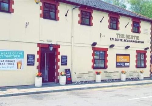 Trehafod Hotel | Welcoming Bertie Pontypridd: Restaurant & Family Friendly Stay