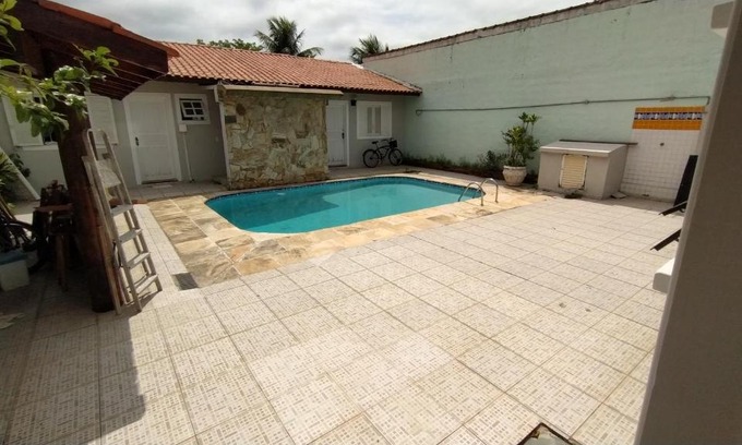 Centro House | Relax at Bertioga Litoral: Family-Friendly Ocean Views