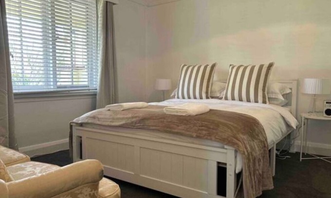 Bowral Cottage | Inviting Berwyn Cottage Bowral, Steps to Central Attractions
