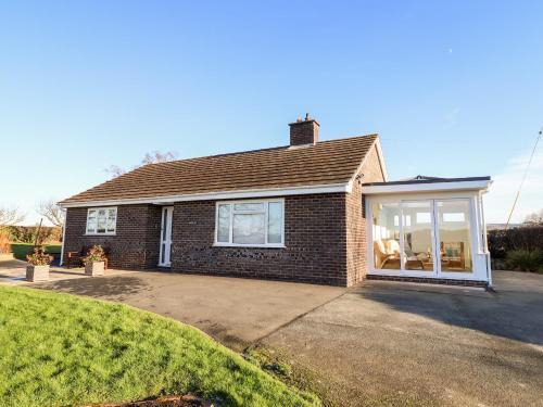 Kingswood House | Discover Berwyn View: Family-Friendly 4-Star Retreat