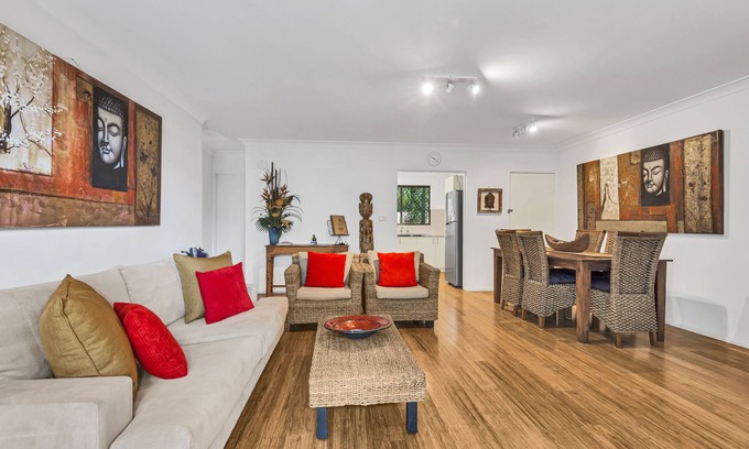 Byron Bay Apartment | Central Byron Bay: Besakih Apartment with Free WiFi & Pets