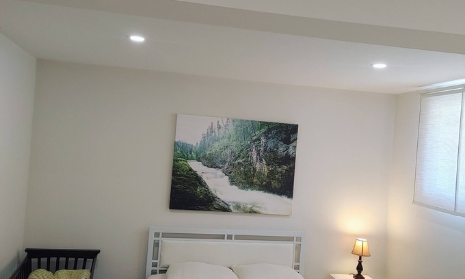 Lachine Apartment | Cozy 1BDR with Free Parking & WiFi - Ideal for Families