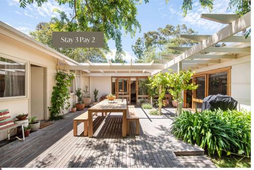 Merricks Beach House | Relaxing Retreat at Merricks Beach - Pet & Child Friendly