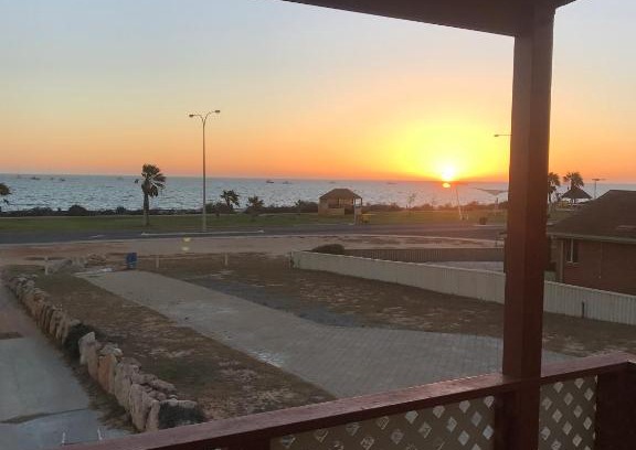 Denham Villa | Relaxing Beach Villa with Ocean View and Family-Friendly Vibe