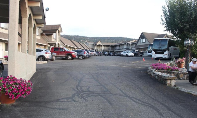 Valleyview Hotel | Budget-Friendly Inn & Suites in Kamloops with Breakfast