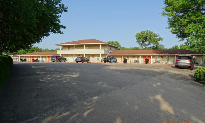 Carthage Hotel | Budget-Friendly Inn with Ocean View and Pet-Friendly Amenities