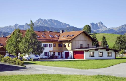 Hopferau Villa | Inviting Butler Alp Villa: Family-Friendly Retreat with Netflix