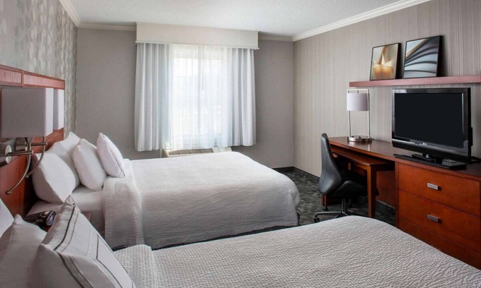 South Lowell Hotel | Ideal Getaway: 4 Budget Units, Pet Friendly & Family Ready
