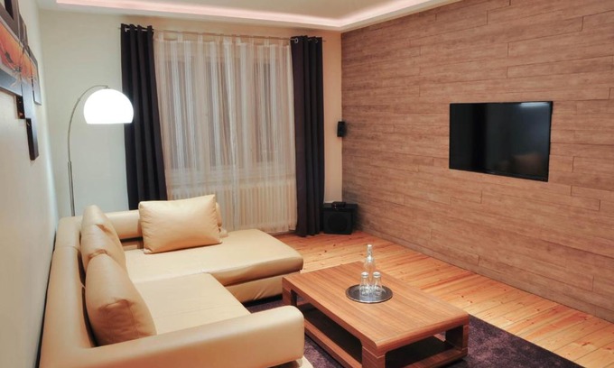 Tempelhof-Schoeneberg Apartment | Ideal City Retreat Steps from Checkpoint Charlie