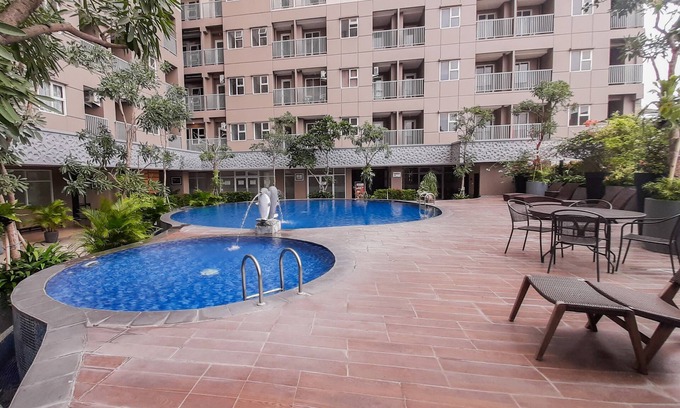 Ciputat Apartment | Cozy Modern Studio at Baileys Apartment - Pool & Breakfast