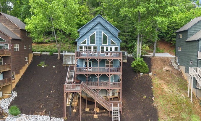 Lakeside Estates House | Guest Rated: 9.8 - Renovated Lakefront Home with Dock