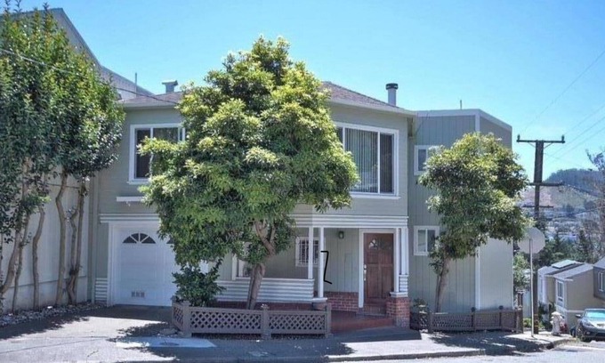Midtown Terrace House | Discover the Cozy Twin Peaks Retreat in San Francisco