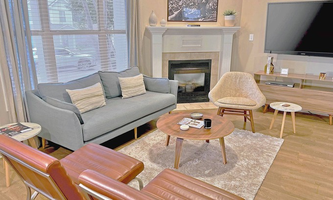 Oxford House | Outstanding Oxford Townhouse with Spa & Hot Tub Access