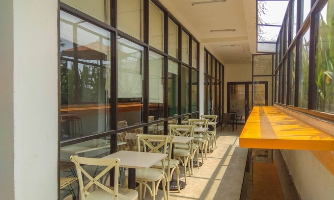 Depok Apartment | Cozy Studio Retreat at Dave Apartment with Pool & Breakfast