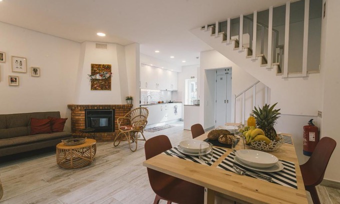 Consolacao House | Sea & Surf House Consolação - Family-Friendly Retreat