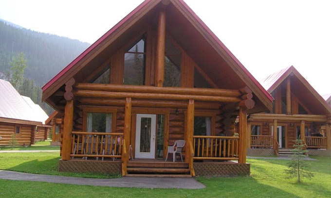 Golden House | Top-Rated Deluxe Chalet - Cabin No. 18 with Amenities