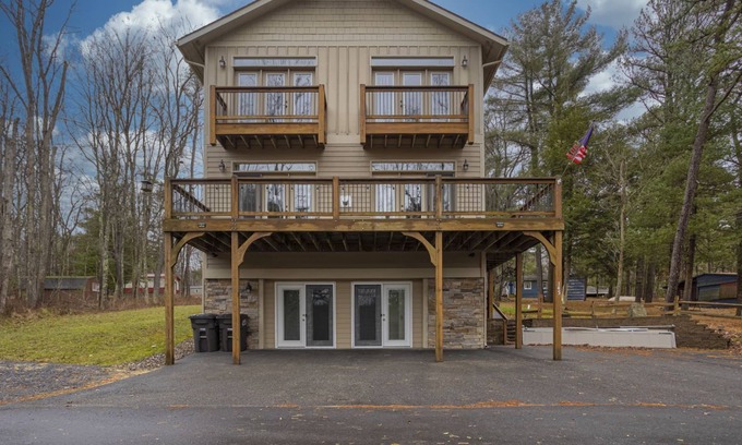 Blakeslee House | Hidden Gem at Deep Creek Lake with Dock & Spa Amenities