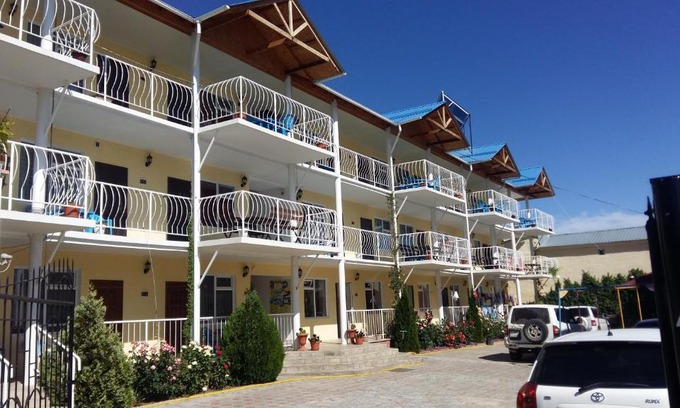 Cholpon-Ata House | Highly Rated Family Haven with Kitchen Amenities
