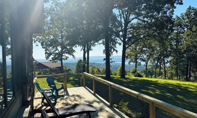Fairfield Bay House | Unforgettable Lake Views with Pool, Tennis & Marina Access