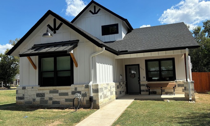 Bastrop House | Guest Rated 10/10: Best Little Farmhouse in Bastrop