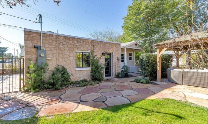 Encanto House | Top-Rated Guesthouse in Melrose - Family Friendly Escape!
