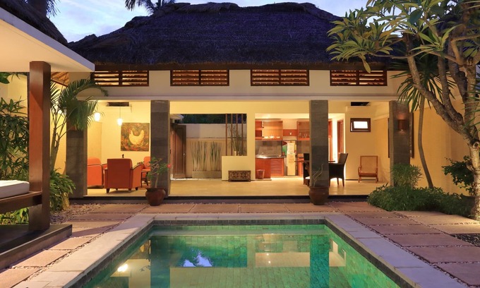 Mangsit Villa | Prime Location: 1 BR Villa with Private Pool & Breakfast
