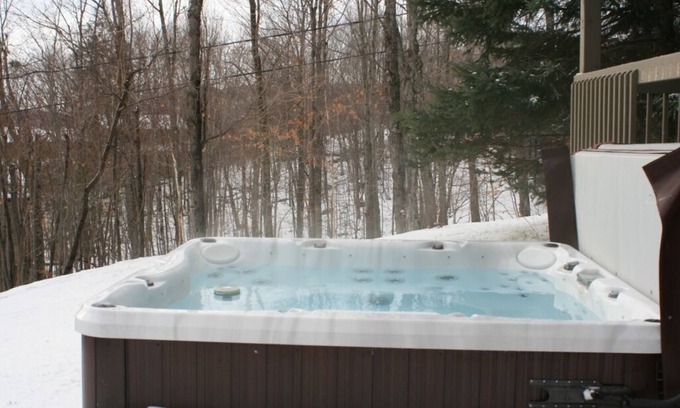 Domaine Nansen House | Ideal Location Steps from Beach & Ski, Pet-Friendly Stay