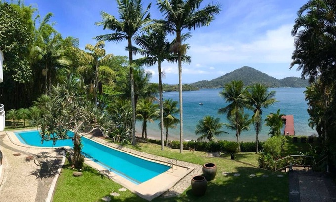 Vila Velha House | Unmatched Views and Beachfront Bliss Await You