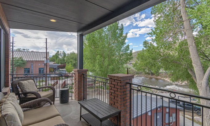 Salida Condo | Riverside Retreat: Enjoy 2 Decks with Arkansas River Views