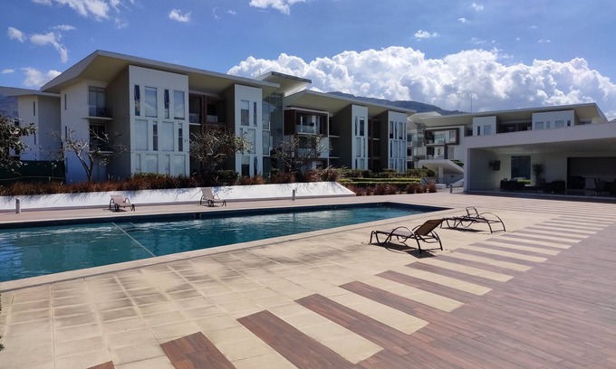 Santa Ana Condo | Prime Location in Santa Ana - Breathtaking Views & Great Amenities