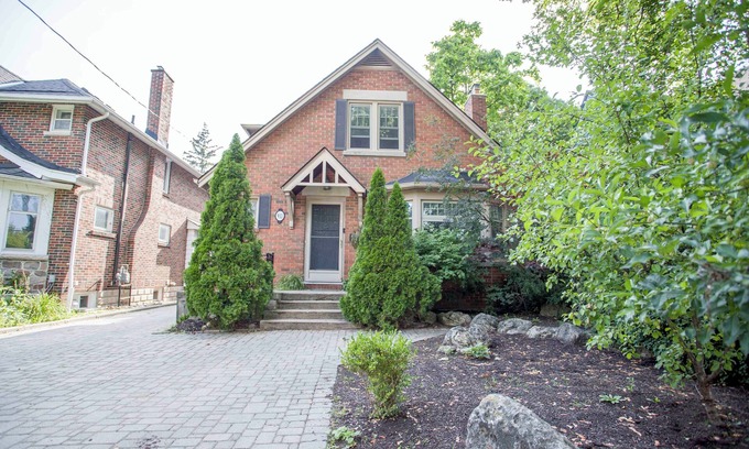North London House | Prime City Location with Pet-Friendly Amenities