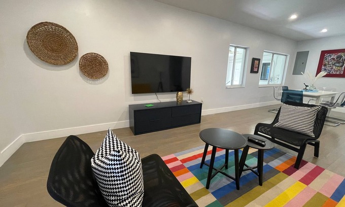 The Roads House | Prime Location in Miami Brickell: Beach, Downtown & More